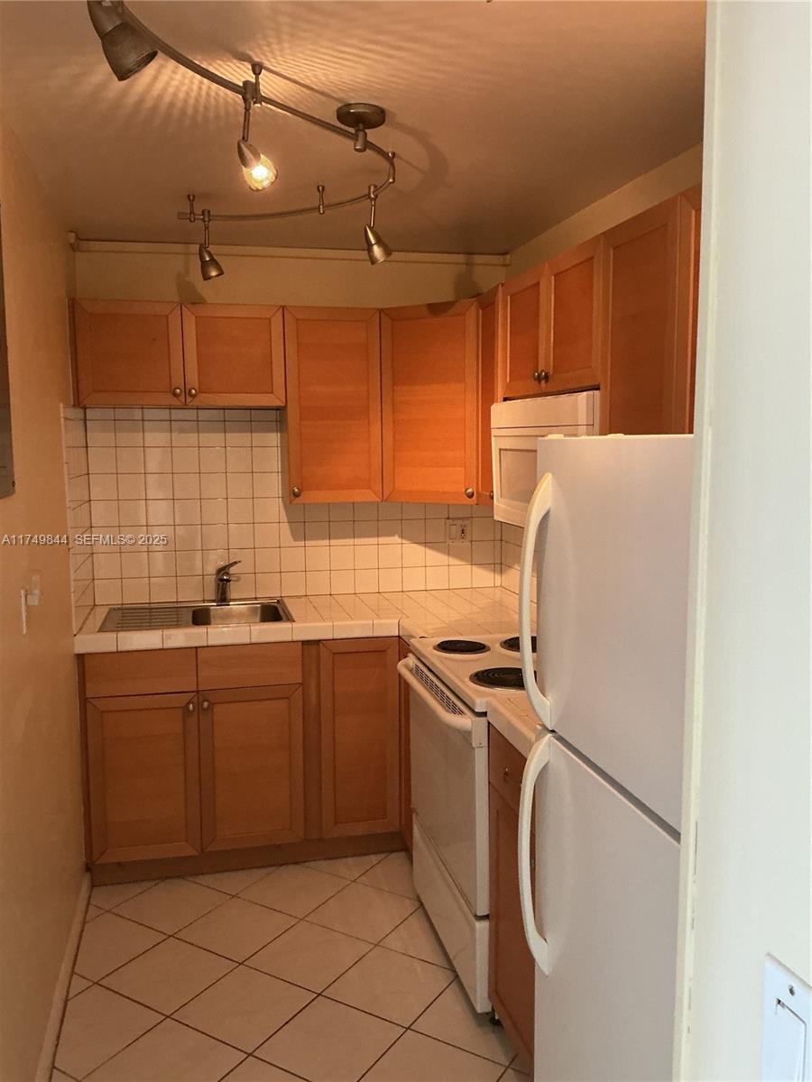 LEISURE BEACH CONDO - Residential