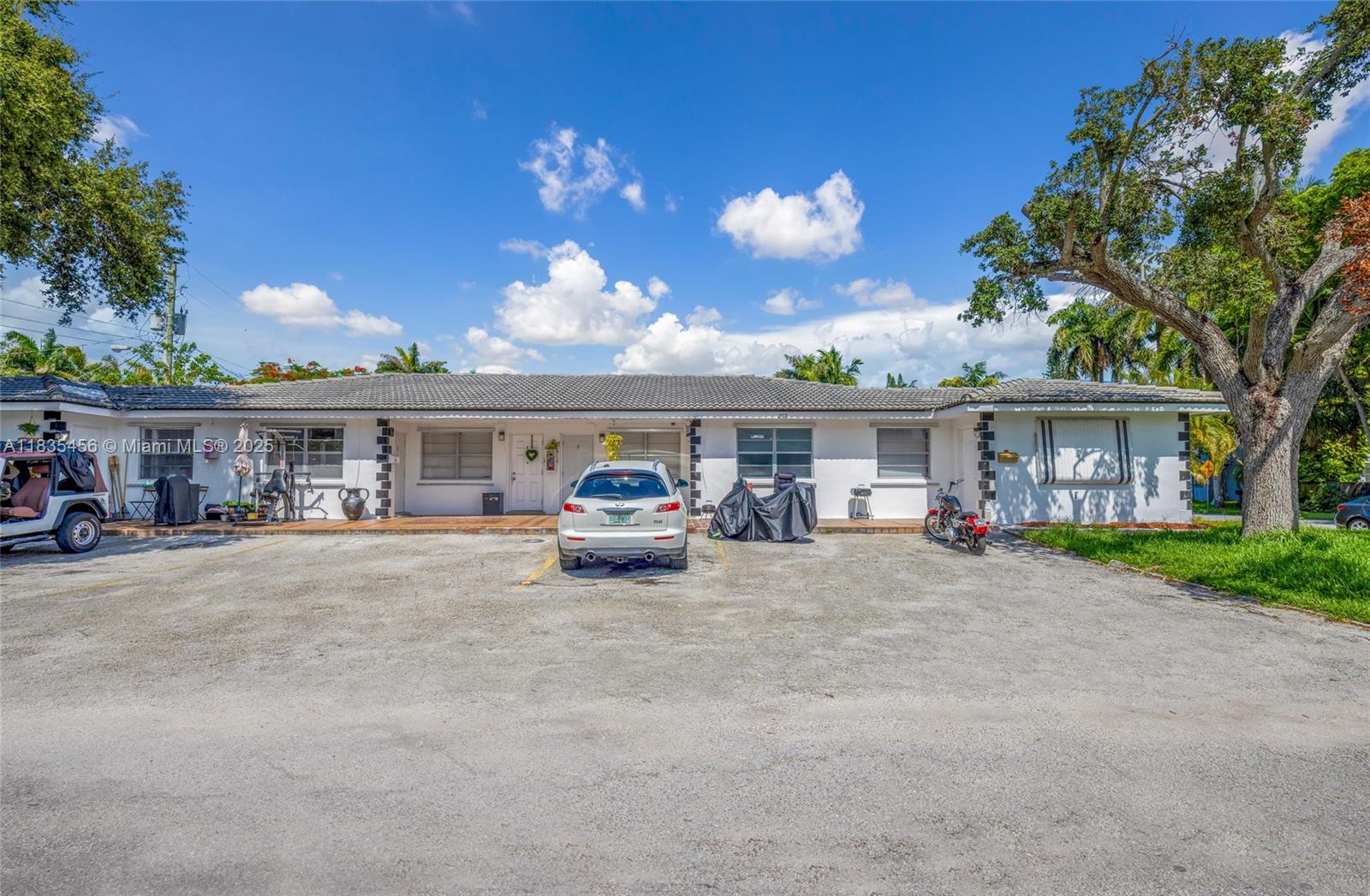 Fausto Commercial proudly presents a 6-unit multifamily property located at 213 SE Park Street in the vibrant city of Dania Beach, FL. The property features four 1-bed/1-bath units and two studio units, all beautifully renovated with newer kitchens, flooring, and bathrooms. Ideally situated east of US-1, close to the beaches, and minutes from major retail corridors, I-95, Fort Lauderdale/Hollywood International Airport, and Hollywood North Beach Park, this prime location offers excellent accessibility and strong future upside. Currently bringing in a whopping $10,250 in monthly income, this investment delivers an attractive 7%+ cap rate from day one, with all tenants on month-to-month leases offering flexibility for repositioning or rent optimization.