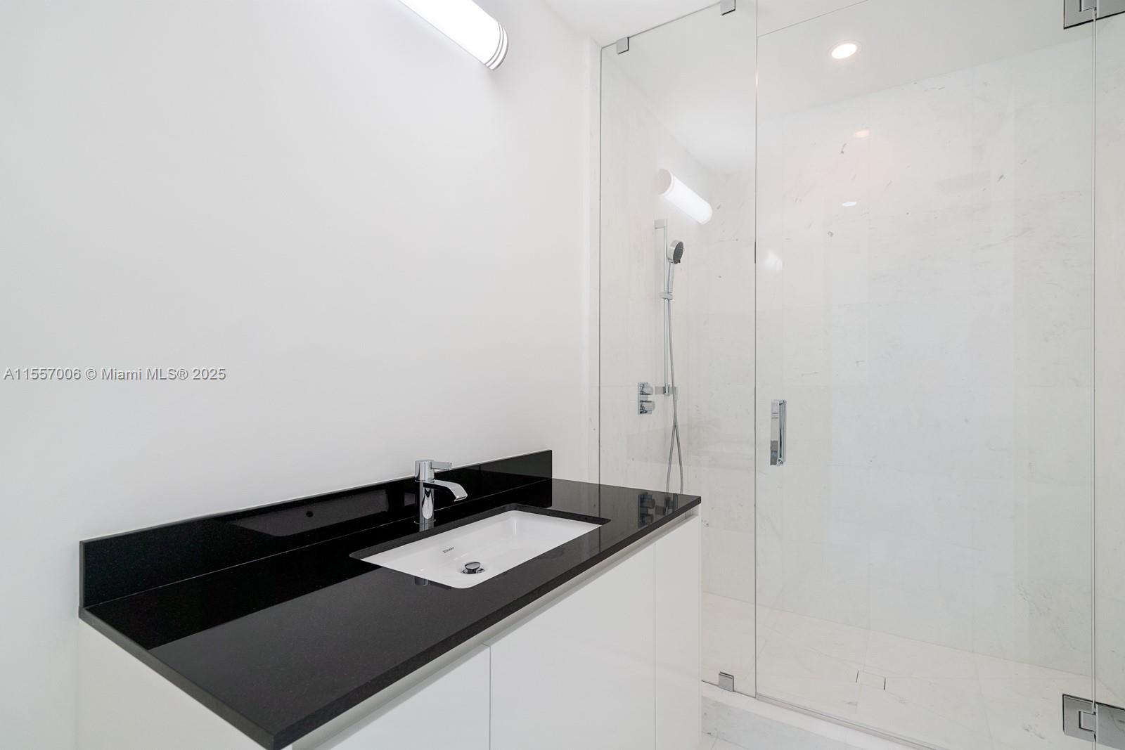 18555 COLLINS AVENUE COND - Residential