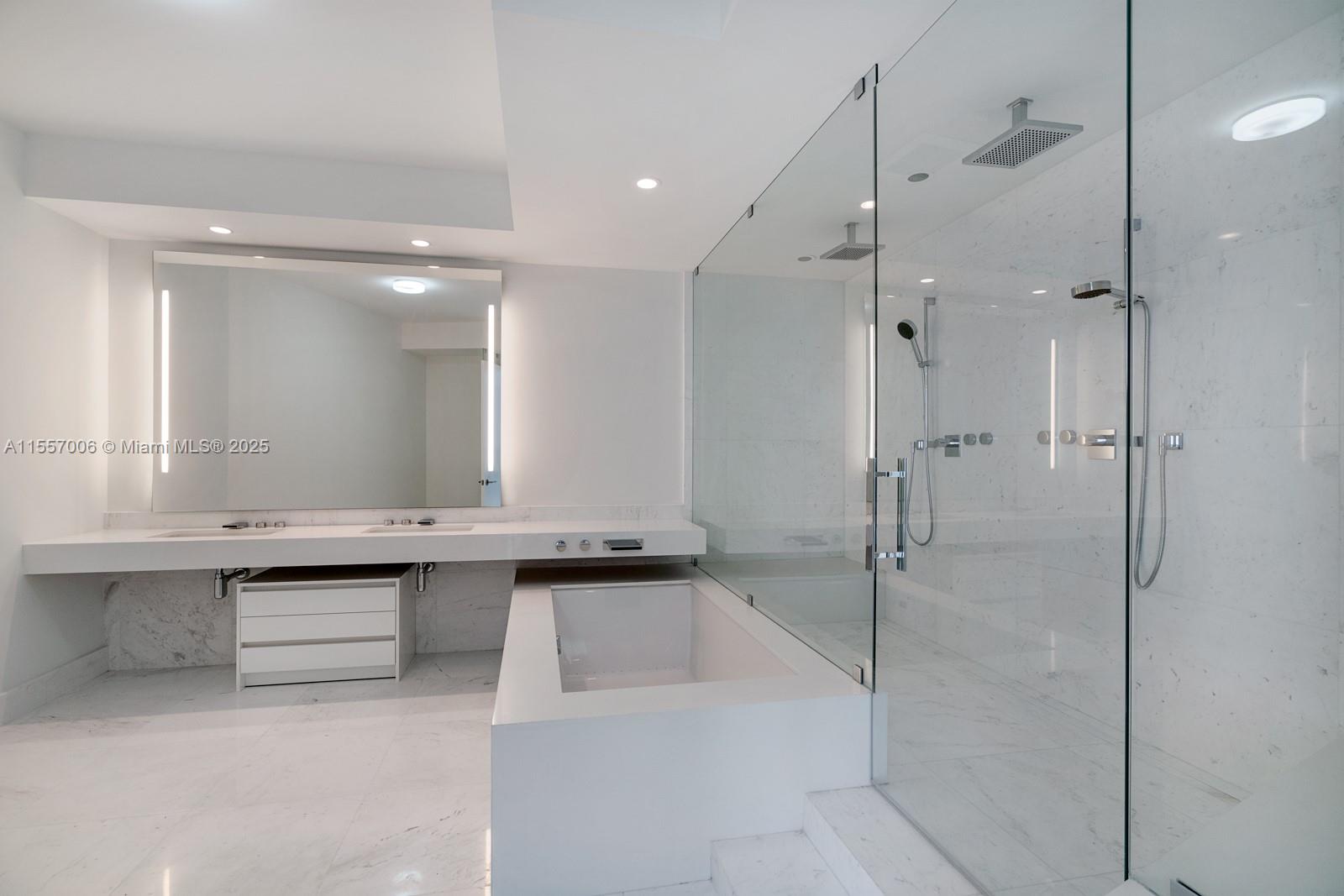 18555 COLLINS AVENUE COND - Residential