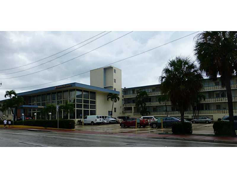 BEAUTIFUL STUDIO TWO BLOCKS FROM THE BEACH, RESTAURANTS, PUBLIX. MINIMUM RENTAL 6 MONTHS PLUS 1 DAY