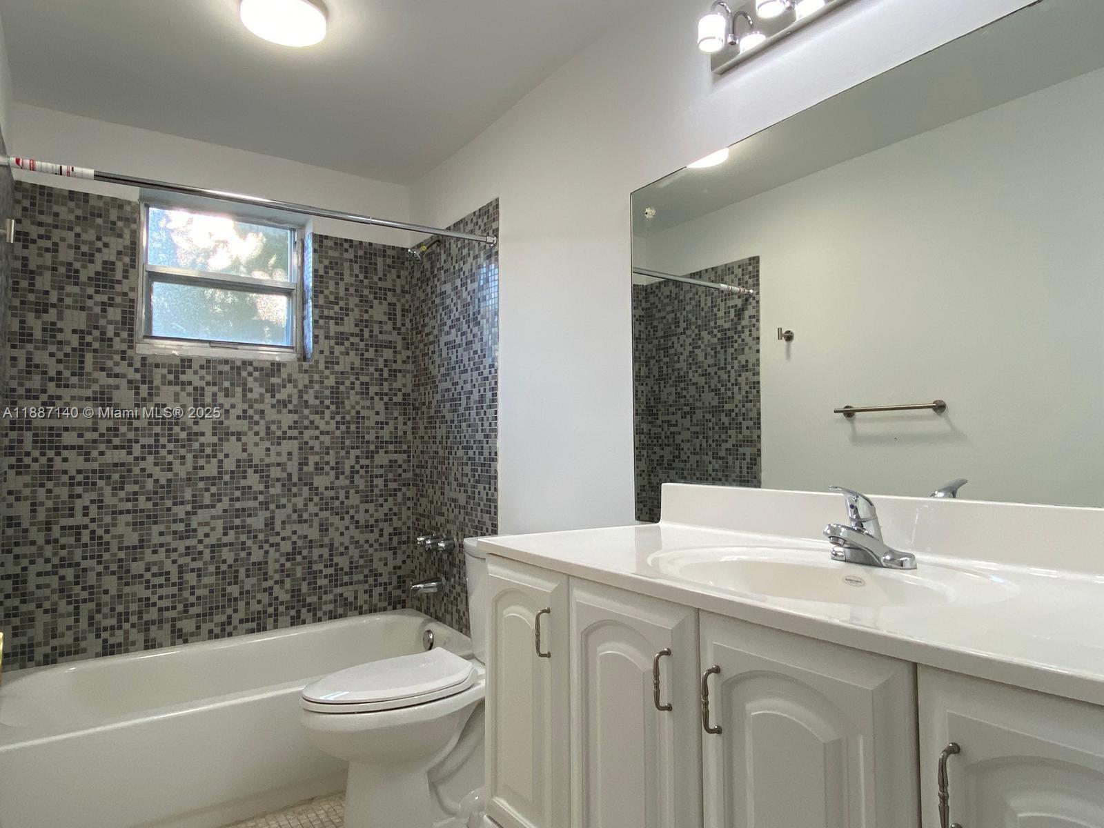 KINGSTON SQUARE CONDO - Residential