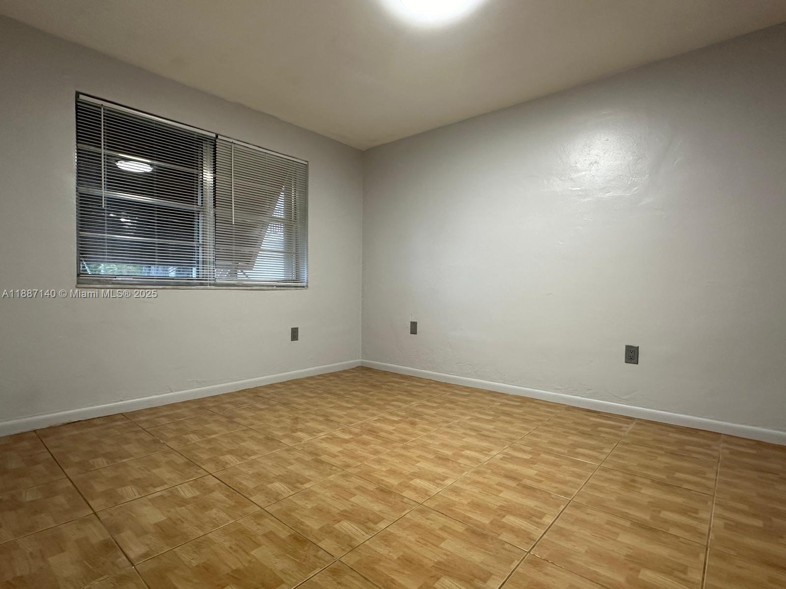 KINGSTON SQUARE CONDO - Residential