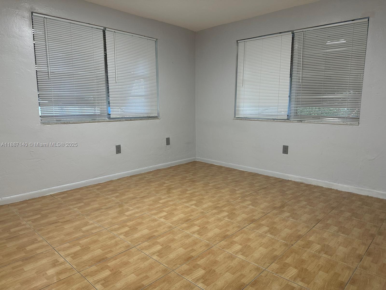 KINGSTON SQUARE CONDO - Residential