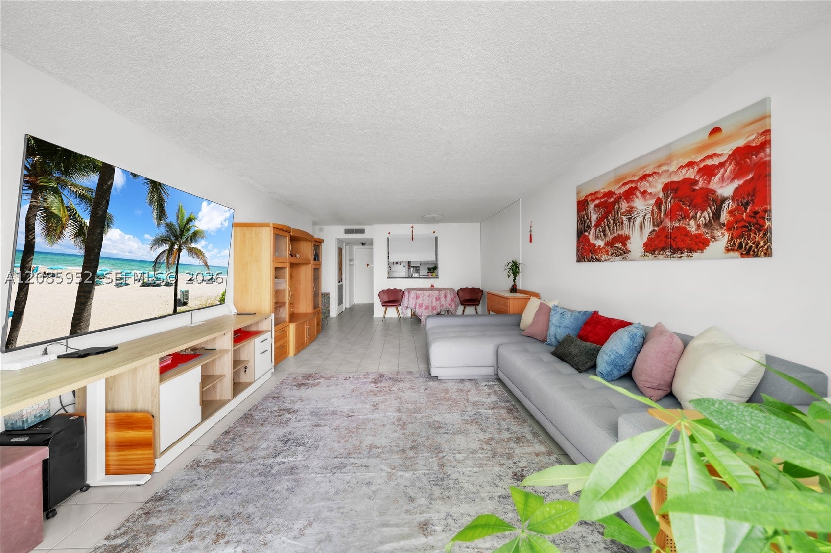 2401 S Ocean Dr 1702, Hollywood, FL, 33019/$398,000 4 2401 S Ocean Dr 1702