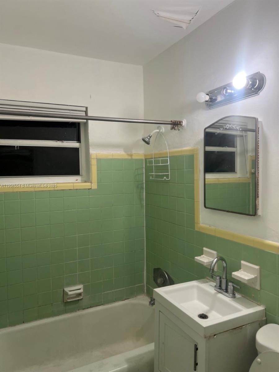 HOLLYWOOD - Residential Lease