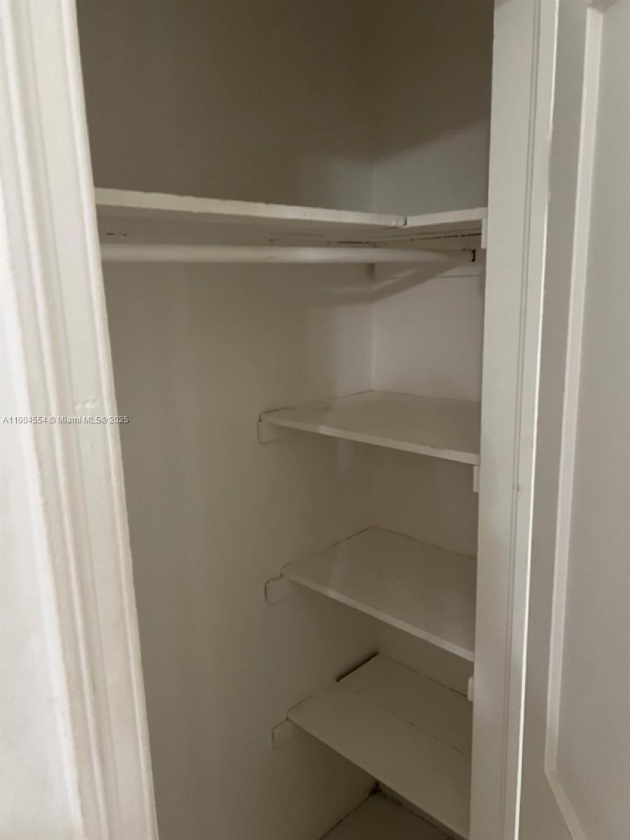 HOLLYWOOD - Residential Lease