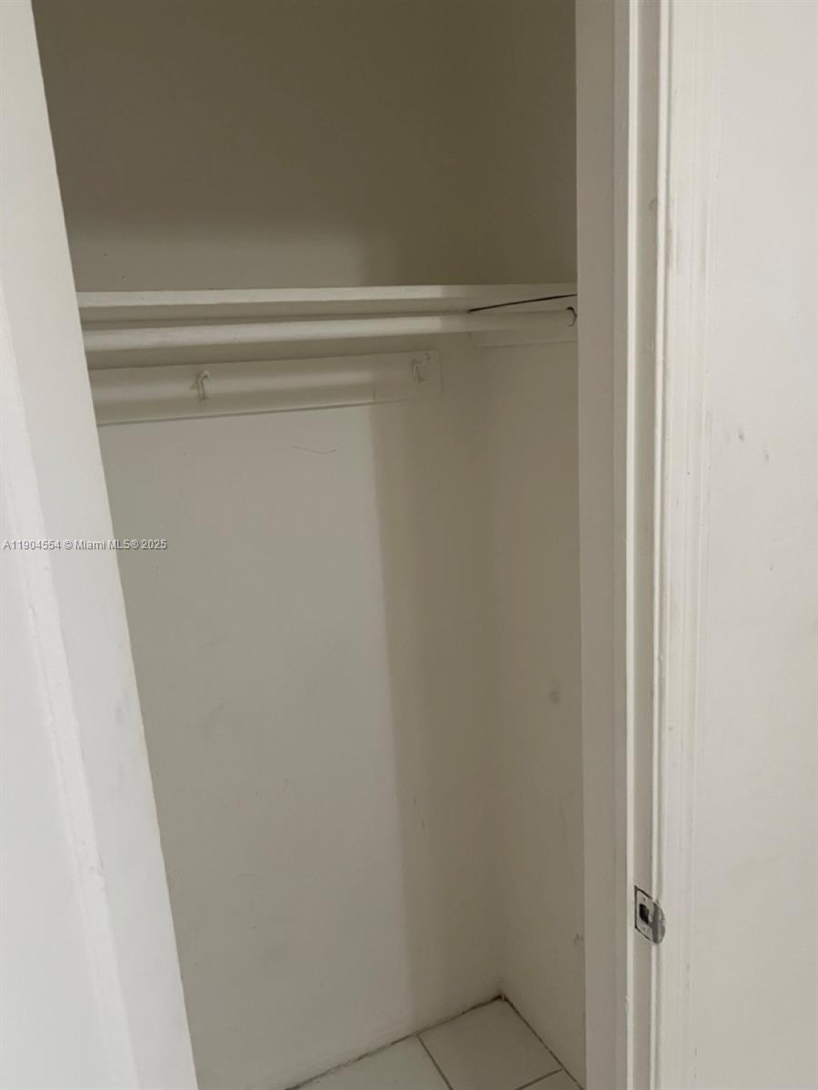 HOLLYWOOD - Residential Lease