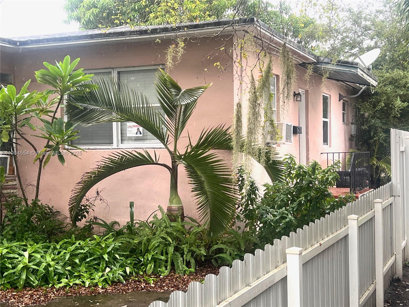 HOLLYWOOD - Residential Lease