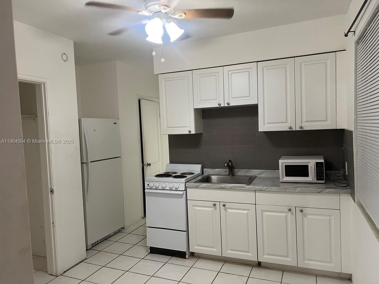 HOLLYWOOD - Residential Lease