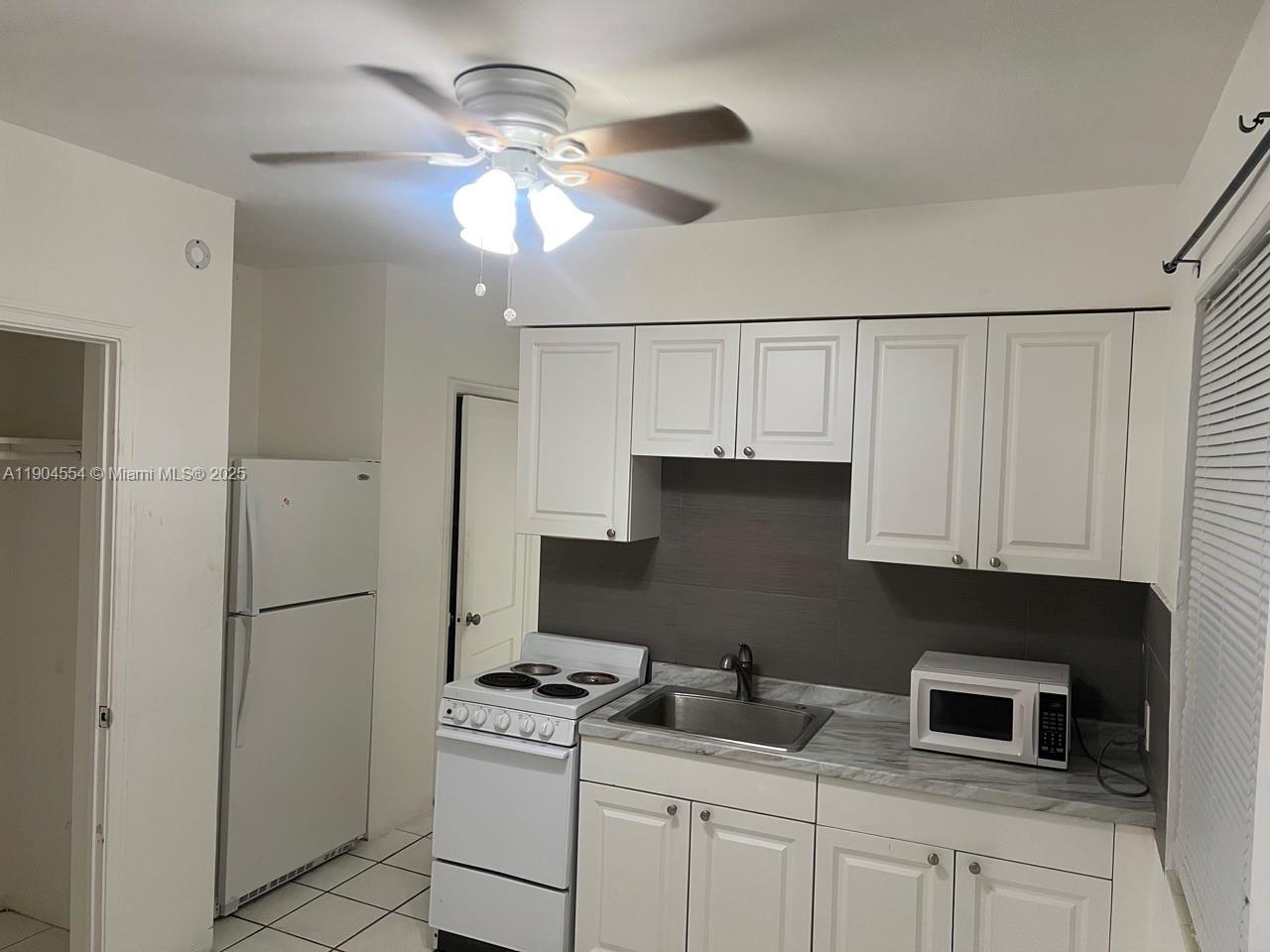 HOLLYWOOD - Residential Lease