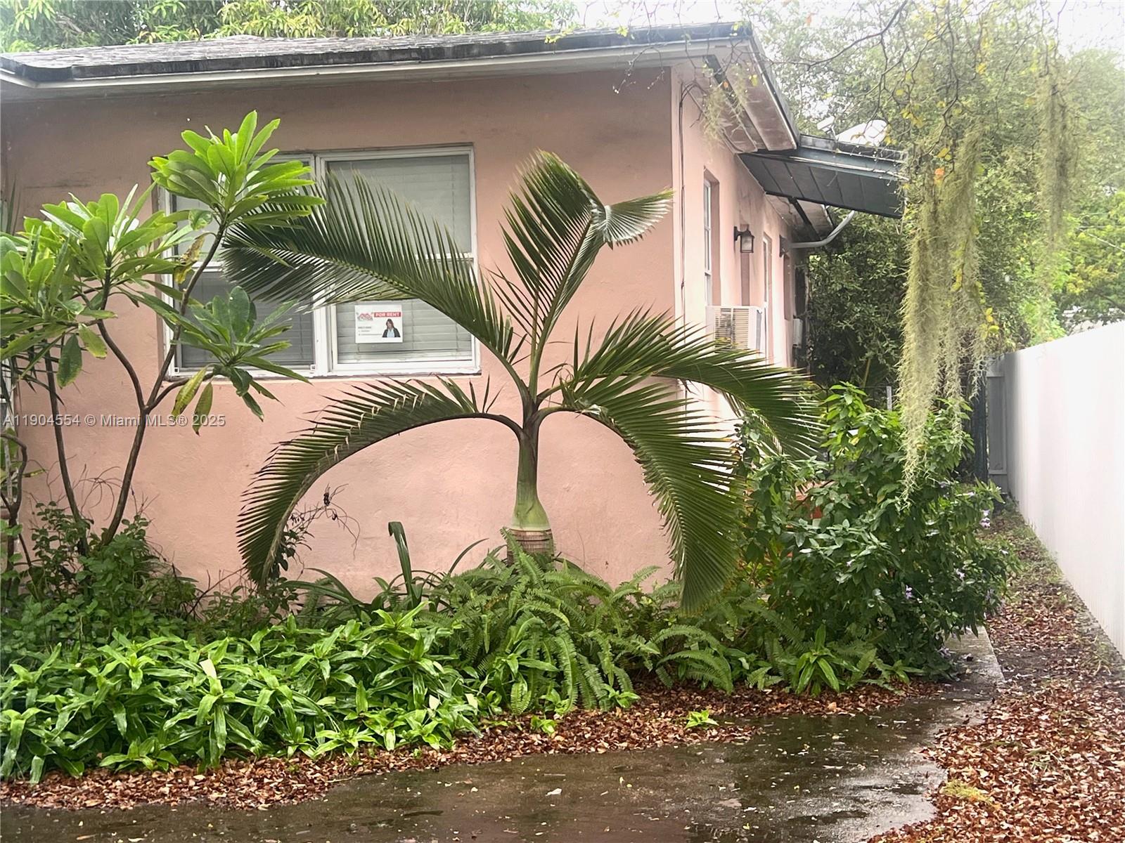 HOLLYWOOD - Residential Lease