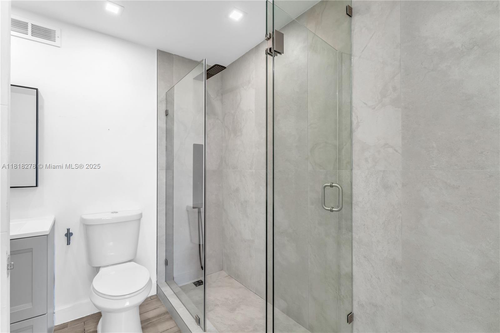 HARBOUR POINTE OF MIAMI C - Residential