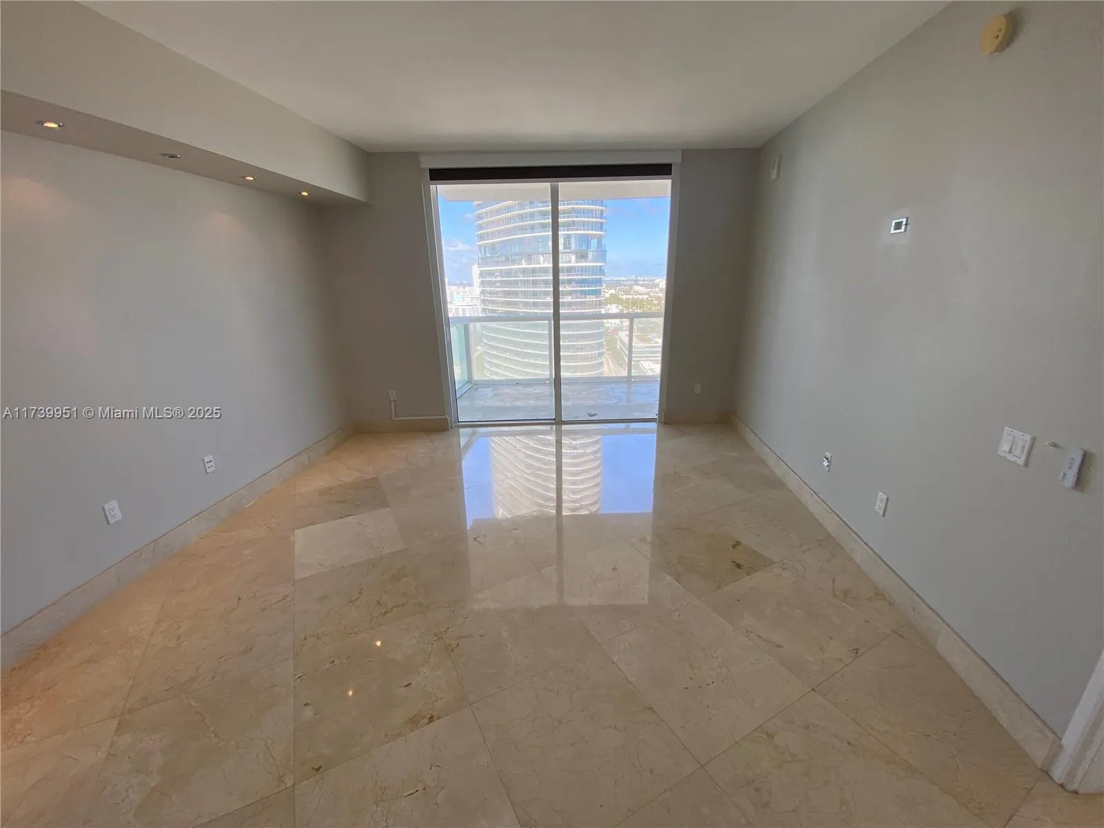 Miami Beach, Florida 33139, United States, 2 Bedrooms Bedrooms, ,2 BathroomsBathrooms,Residential,Active,8338
