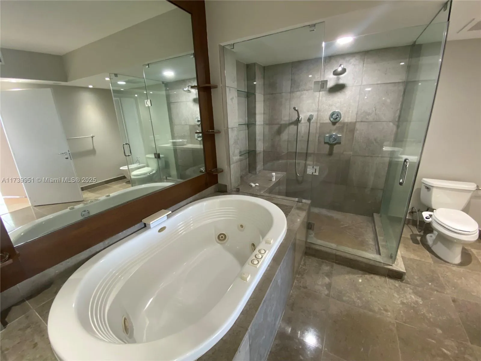 Miami Beach, Florida 33139, United States, 2 Bedrooms Bedrooms, ,2 BathroomsBathrooms,Residential,Active,8338