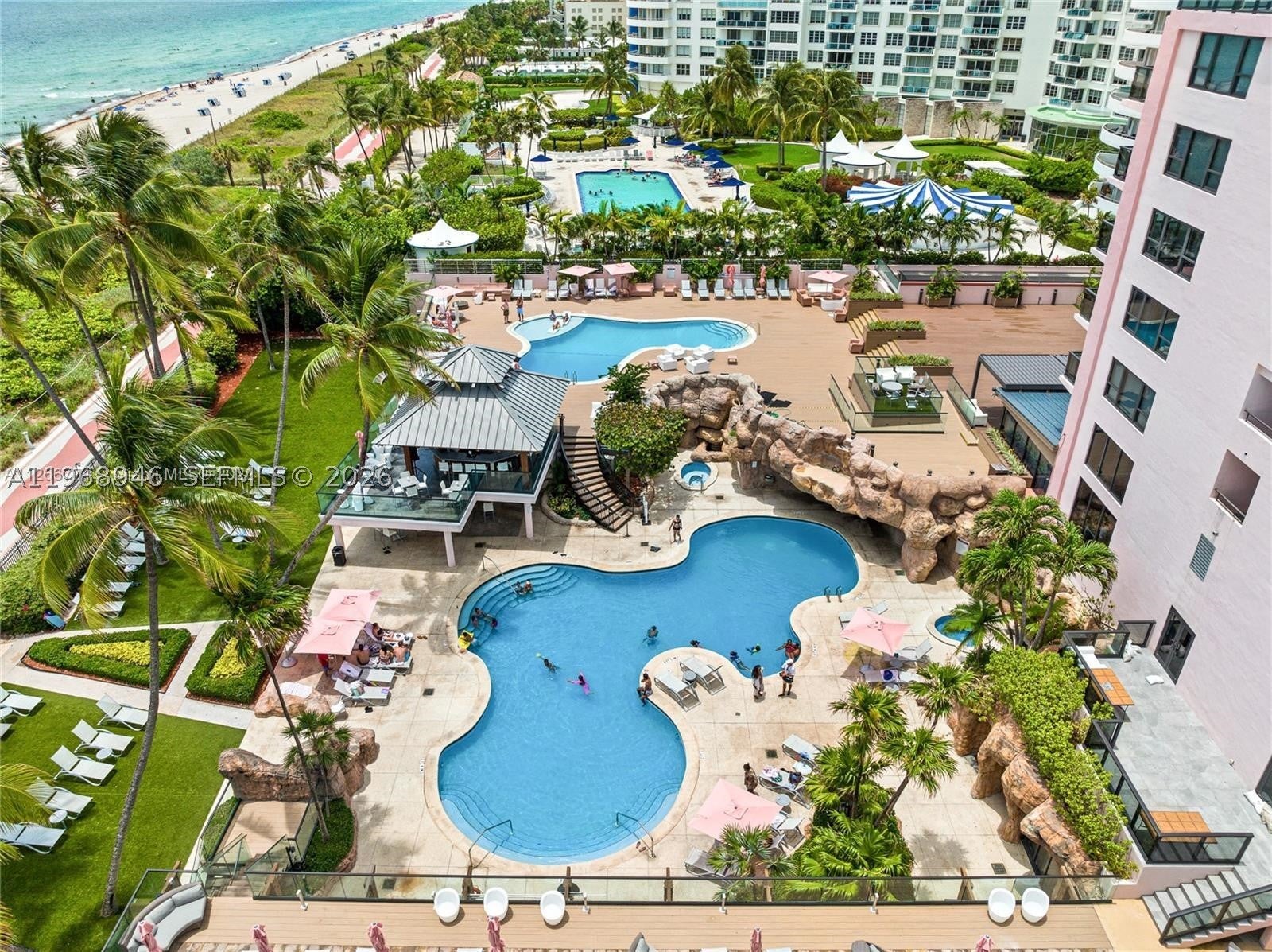 5225 Collins Ave 714