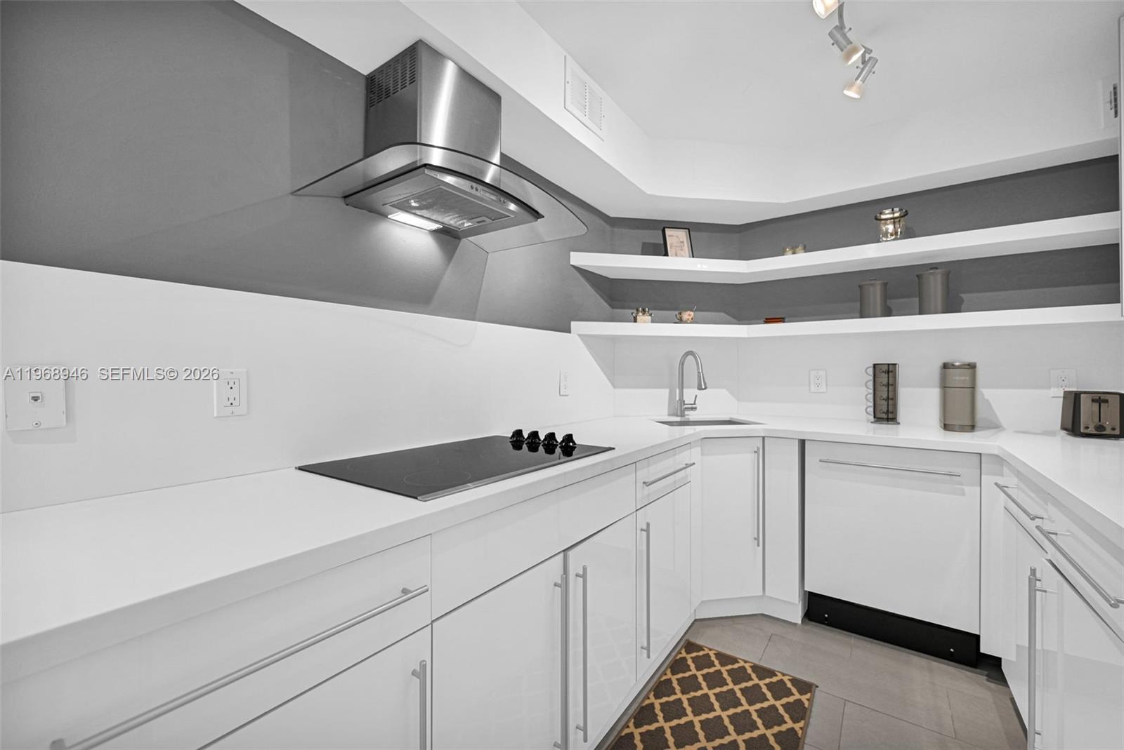 THE ALEXANDER CONDO - Residential