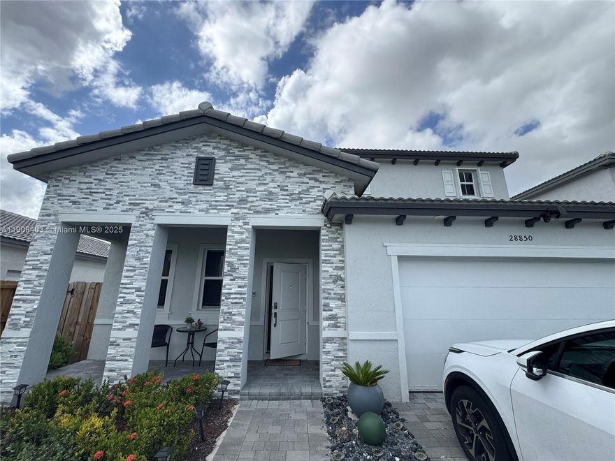 1 Bedroom / 1 Bathroom for Rent in Homestead, FL 33033! Looking for a private, cozy space with everything included? This beautiful 1 bedroom / 1 bathroom unit with independent entrance is perfect for you! Features you’ll love: Only $1,500 per month. All utilities included — water, electricity & internet. 1 parking space included. Located near Exit 5 of the Turnpike, in a quiet and safe area of Homestead. Fast approval — simple verification of credit and income. Move in with first month + one month deposit. Ideal for one person or a couple seeking privacy, comfort, and convenience in Homestead.