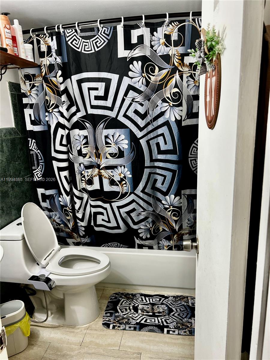 TOWN COLONY CONDO - Residential Lease