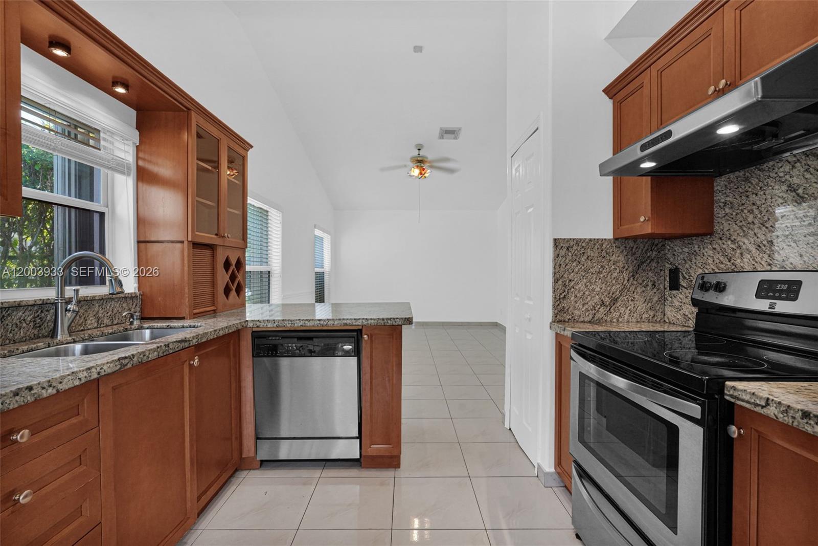 HEFTLER HOMES AT PEMBROKE - Residential Lease