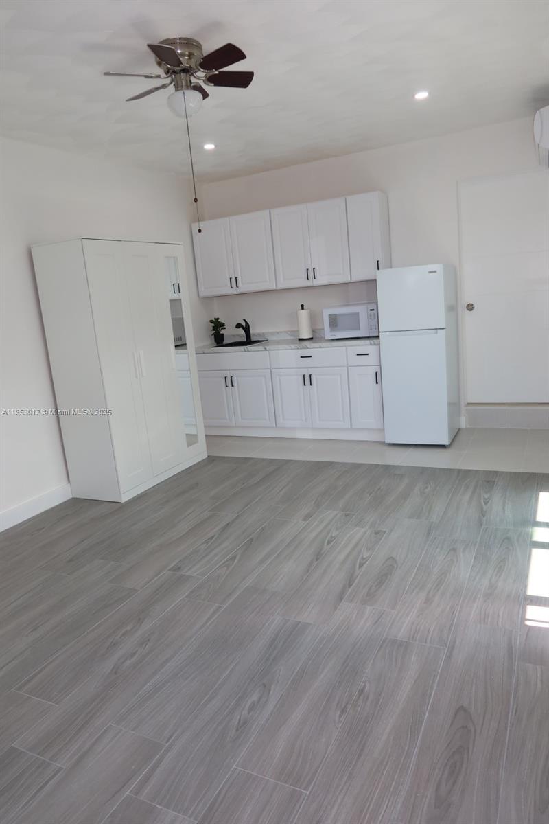 Charming Efficiency Unit for Rent!
Spacious and private efficiency with a separate entrance, ideal for a single occupant or couple. This well-maintained unit features a full bathroom, kitchenette, and ample natural light. Utilities (water, electricity, and Wi-Fi) are included in the monthly rent for added convenience. Located in a quiet and safe neighborhood with easy access to shopping, dining, and public transportation. Pets allowed with restrictions and extra fee. First month and last month.