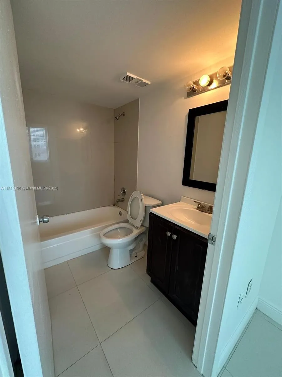 Miami, Florida 33136, United States, 2 Bedrooms Bedrooms, ,2 BathroomsBathrooms,Residential,Active,141718