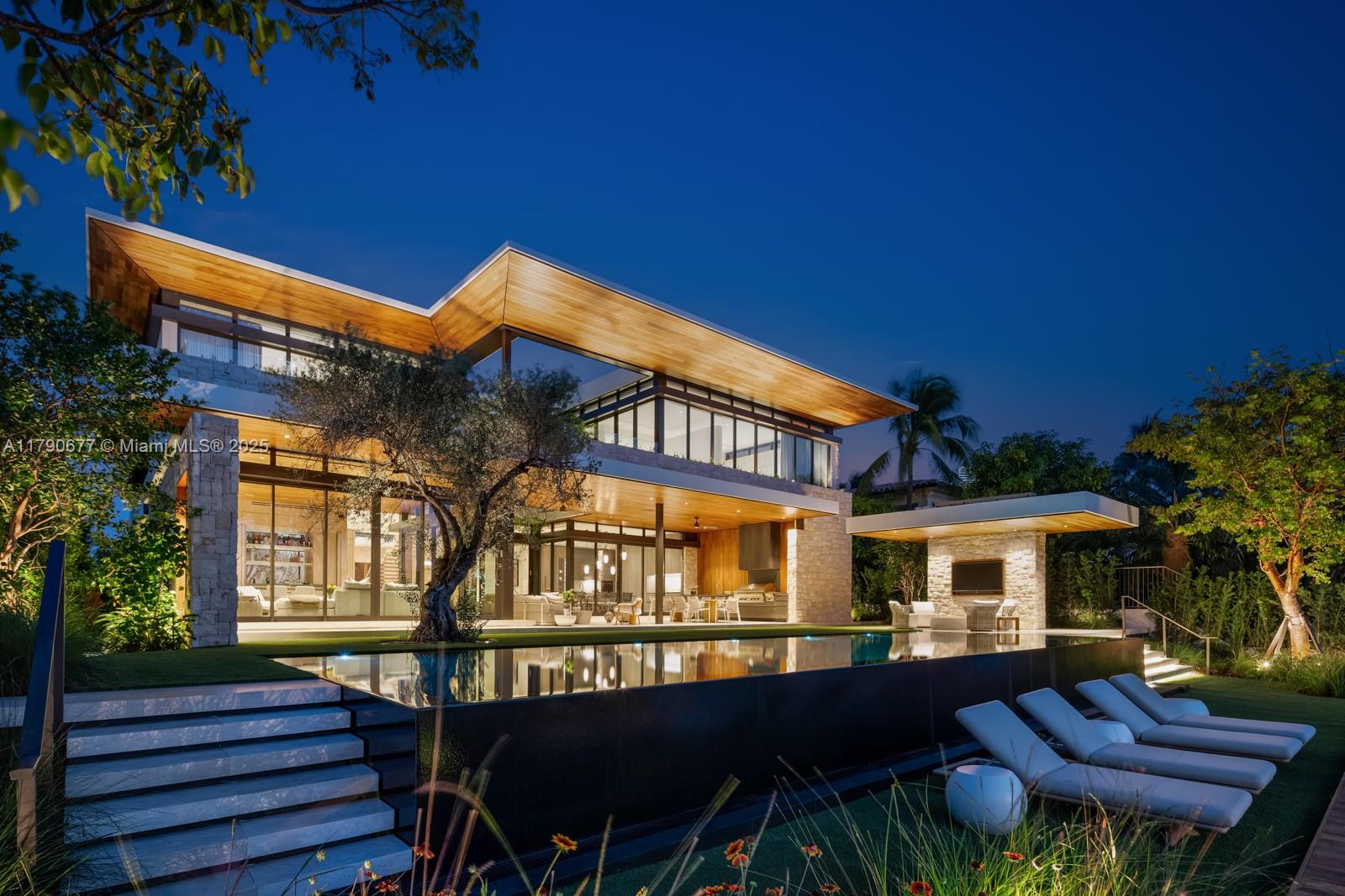 GOLDEN BEACH SEC D - Residential