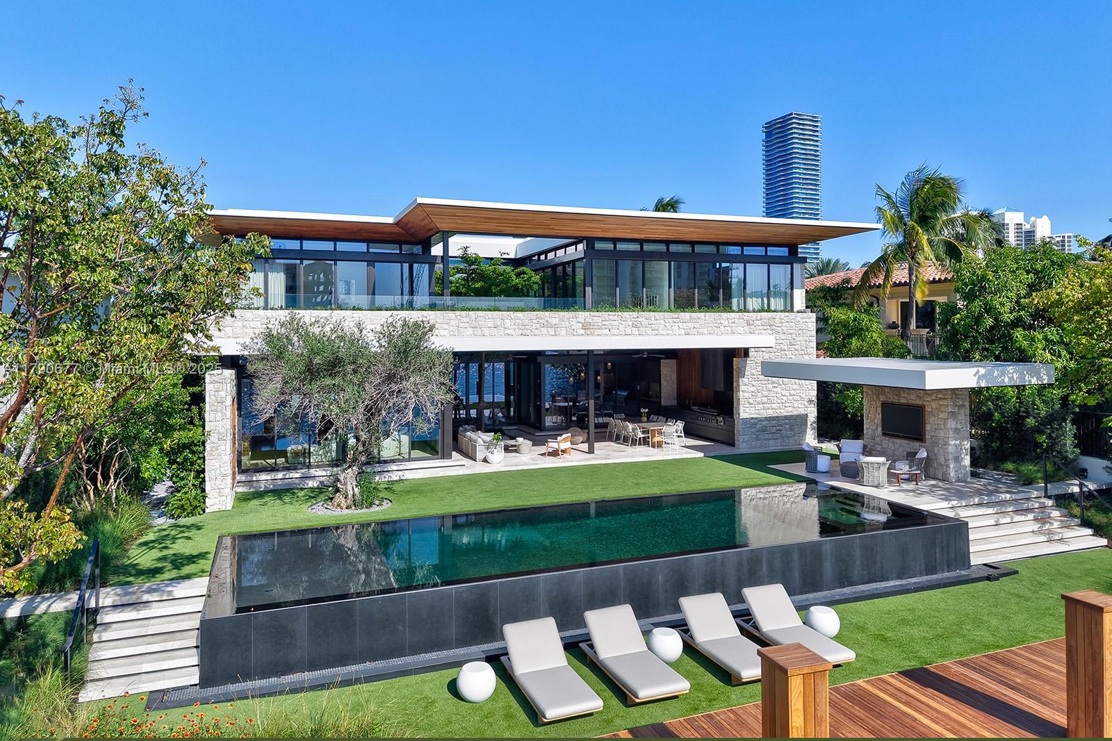 GOLDEN BEACH SEC D - Residential