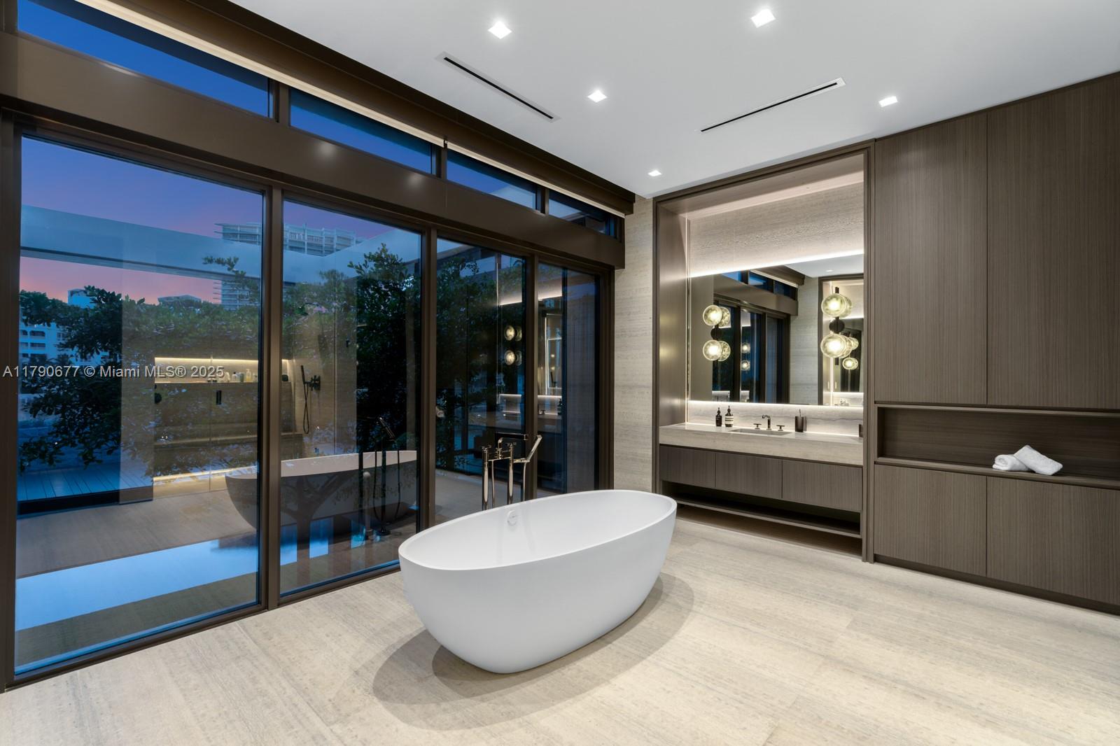 GOLDEN BEACH SEC D - Residential