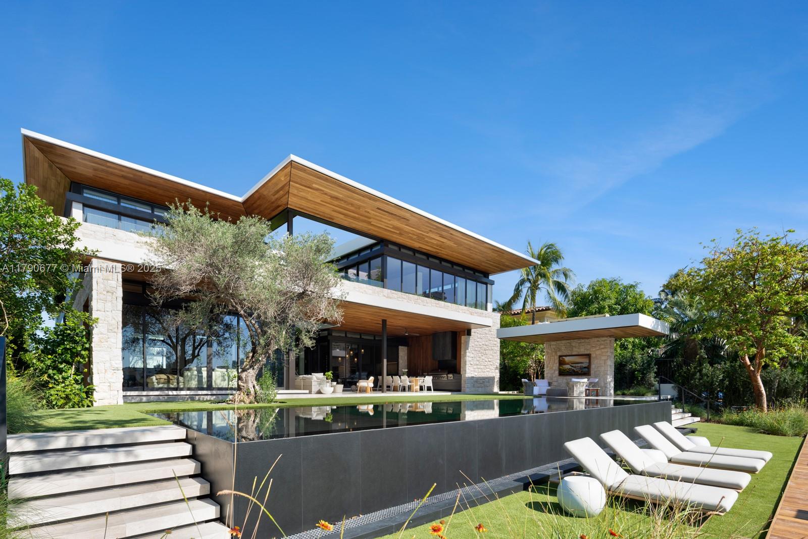 GOLDEN BEACH SEC D - Residential