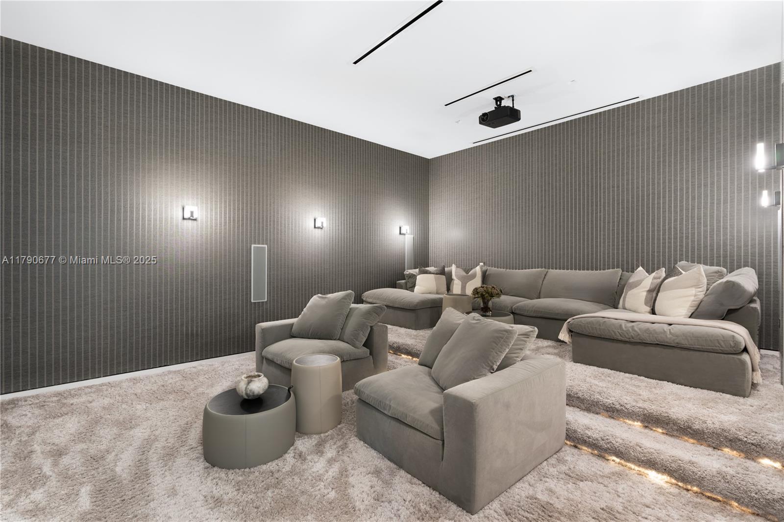 GOLDEN BEACH SEC D - Residential