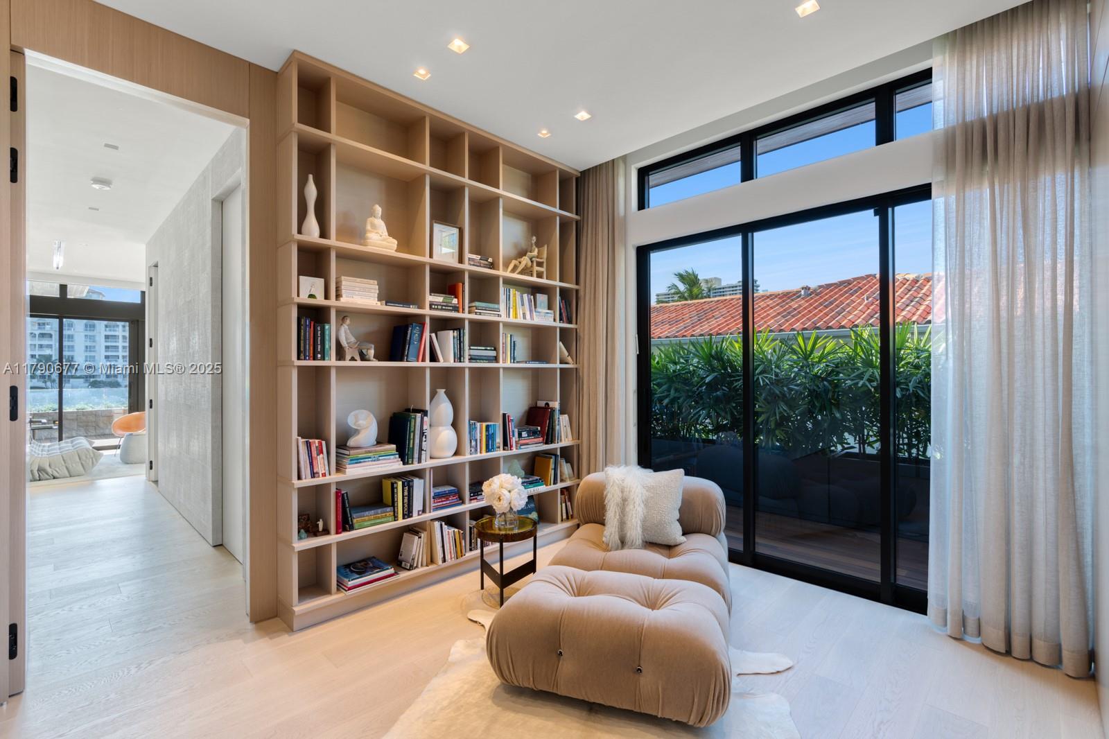GOLDEN BEACH SEC D - Residential