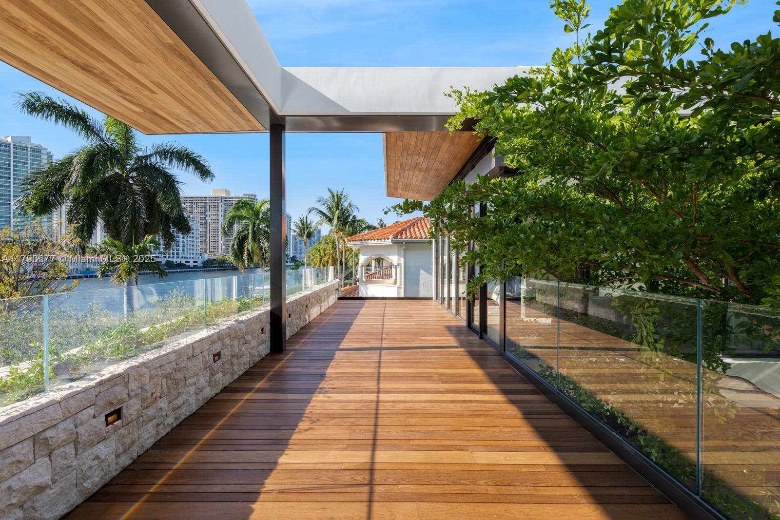 GOLDEN BEACH SEC D - Residential