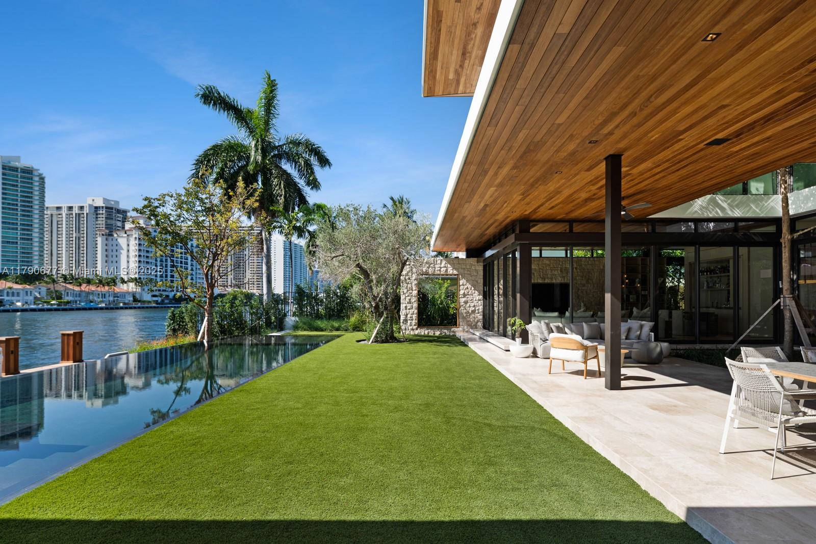 GOLDEN BEACH SEC D - Residential