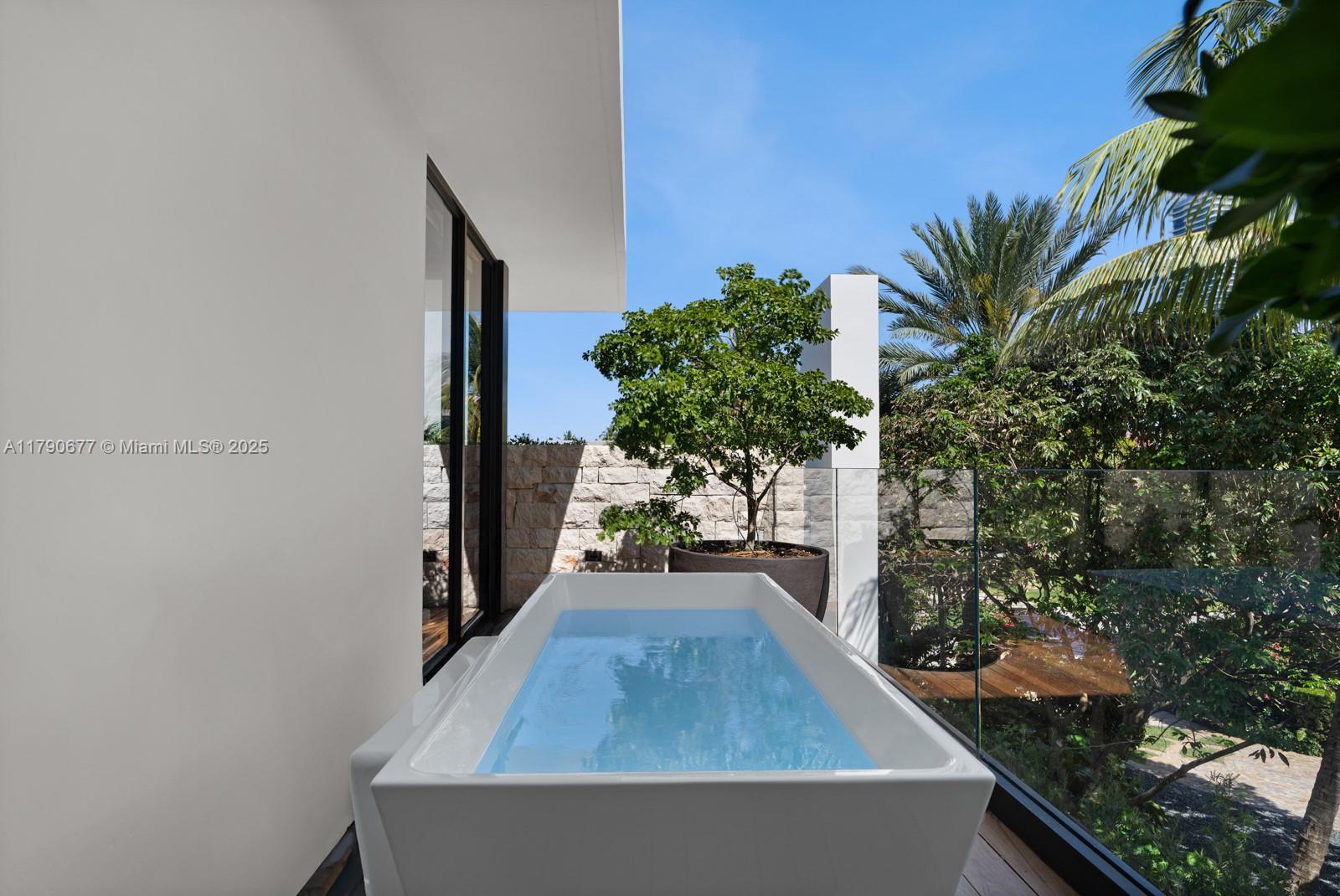 GOLDEN BEACH SEC D - Residential