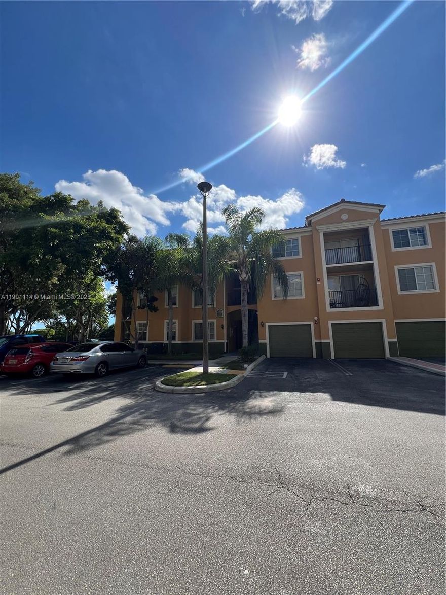 Located in a gated community. Large One Bedroom apartment on a third floor so no others neighbors above you. Large balcony covered by mature trees perfect for privacy. Wood Laminate flooring throughout the unit. 2 parking Spots available. Easy to show