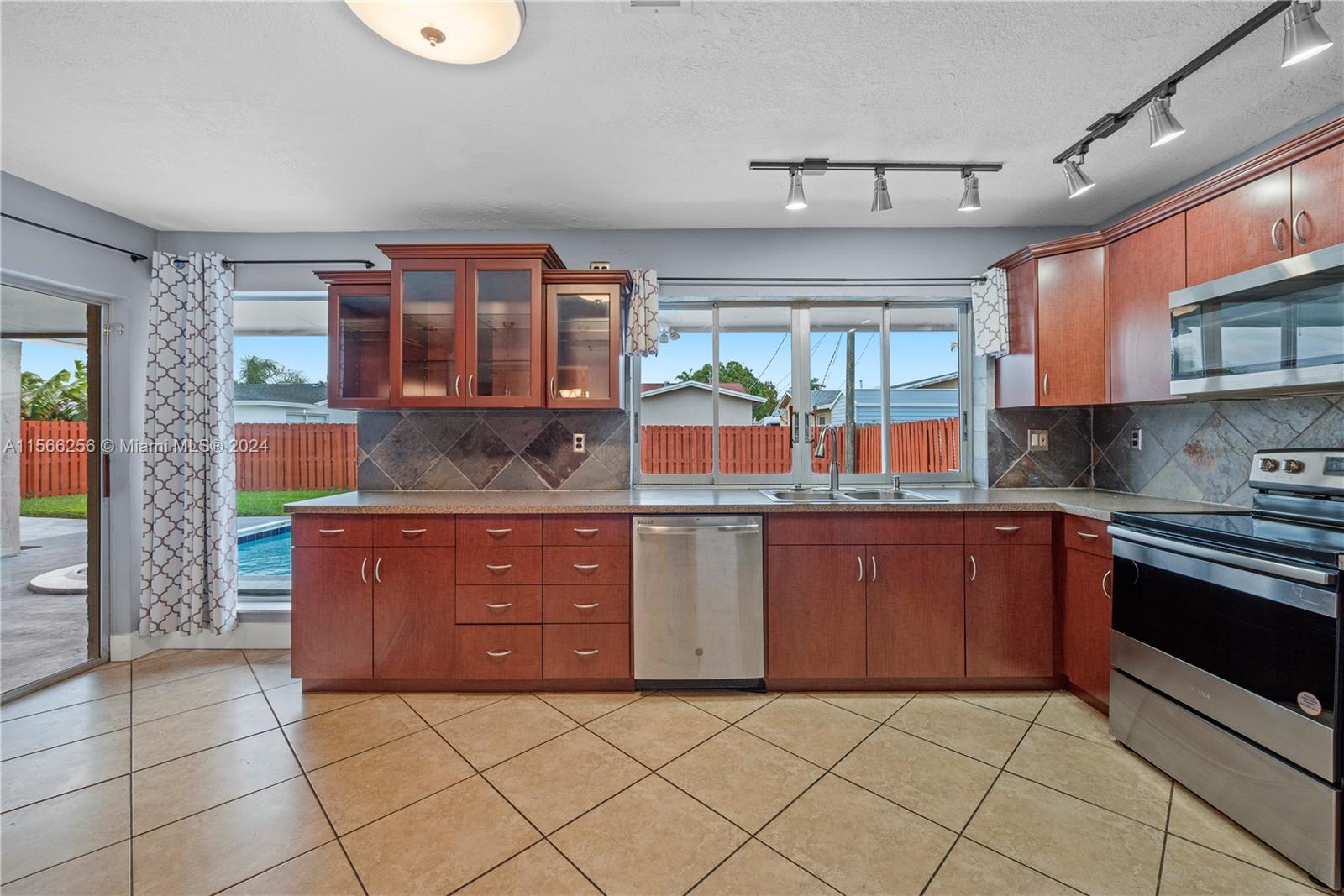 SUNRISE GOLF VILLAGE SEC - Residential