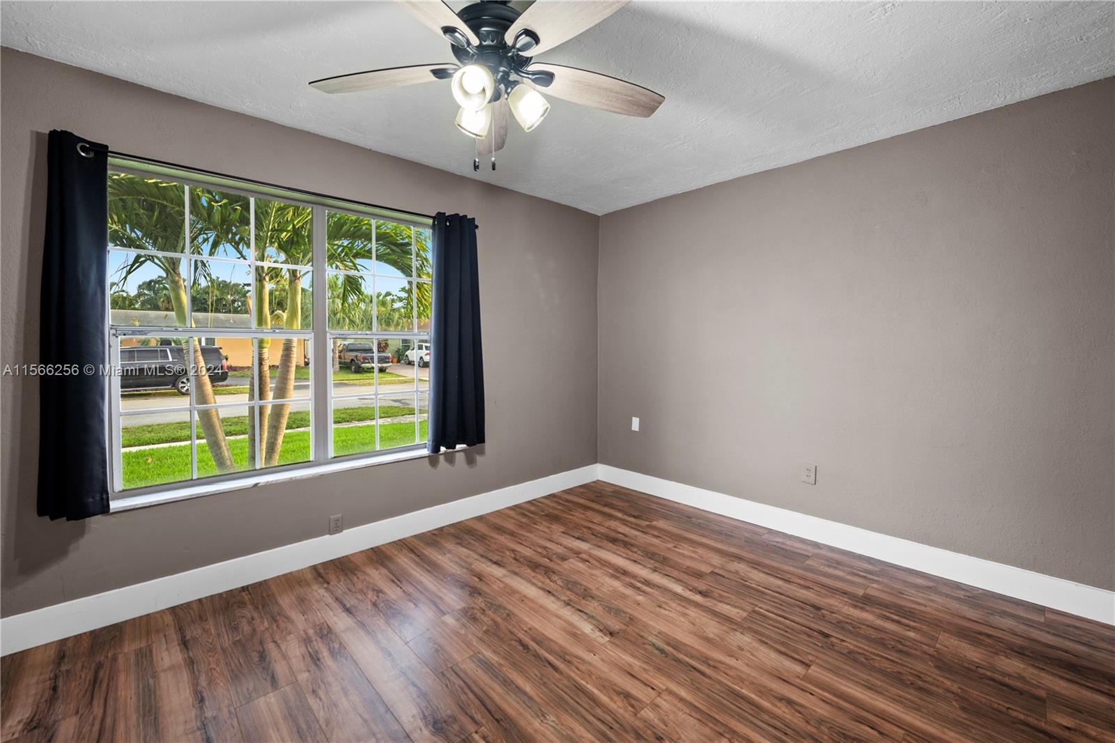 SUNRISE GOLF VILLAGE SEC - Residential