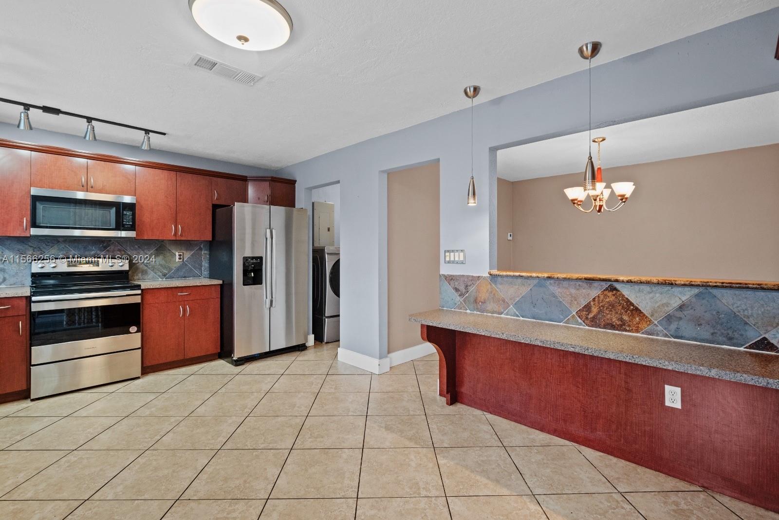 SUNRISE GOLF VILLAGE SEC - Residential