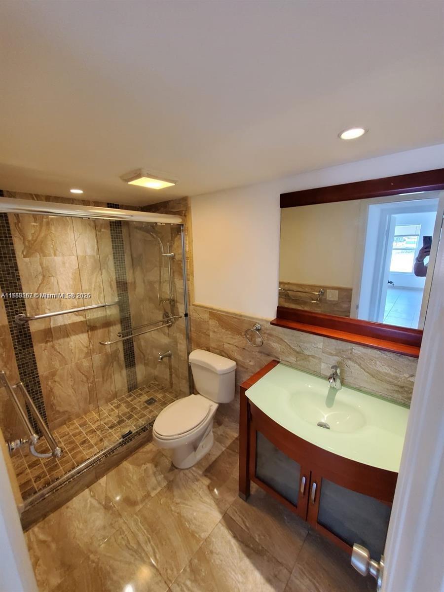 EL CID CONDO - Residential
