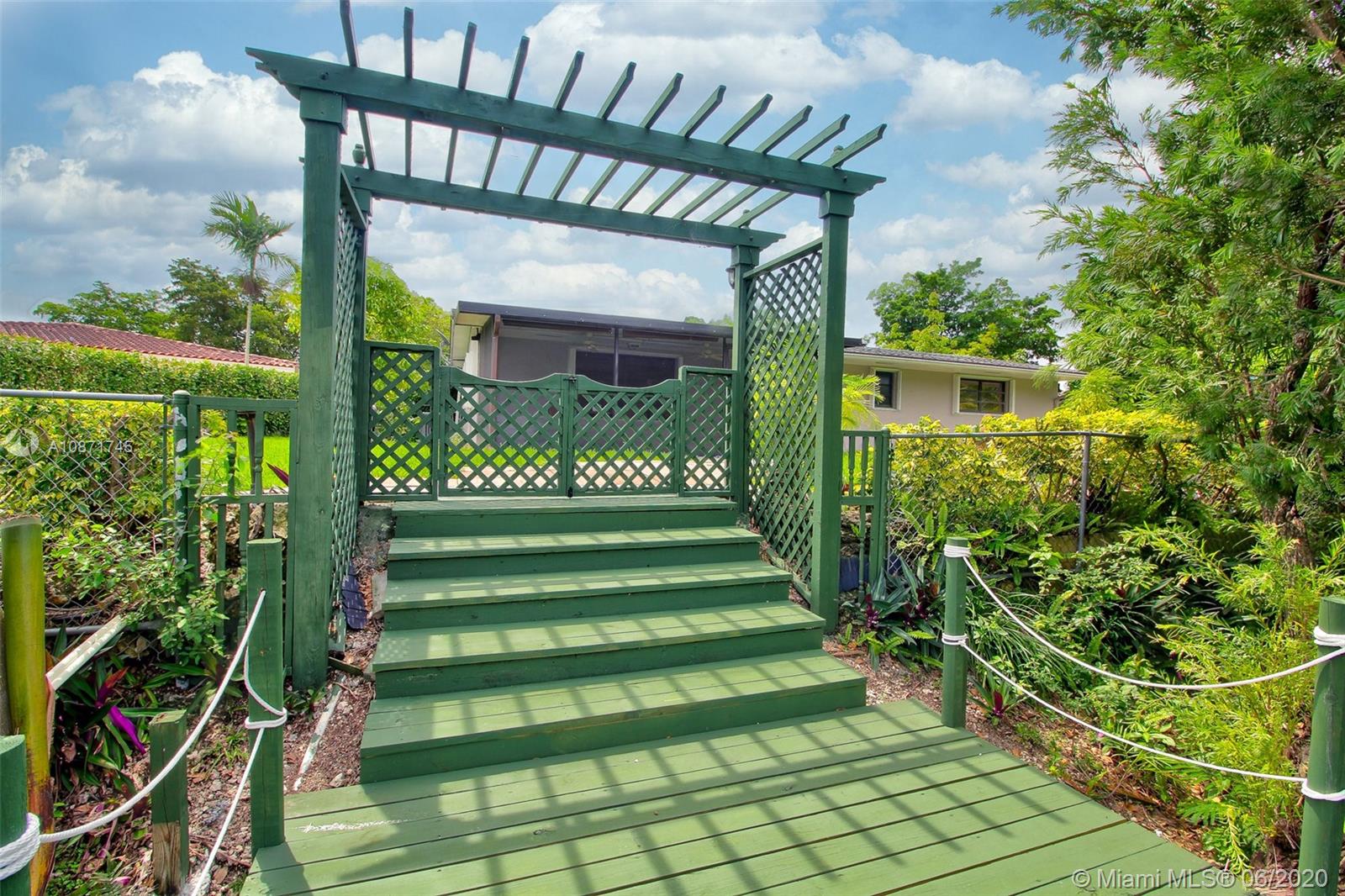 KENDALE LAKES NORTH SEC 4 - Residential