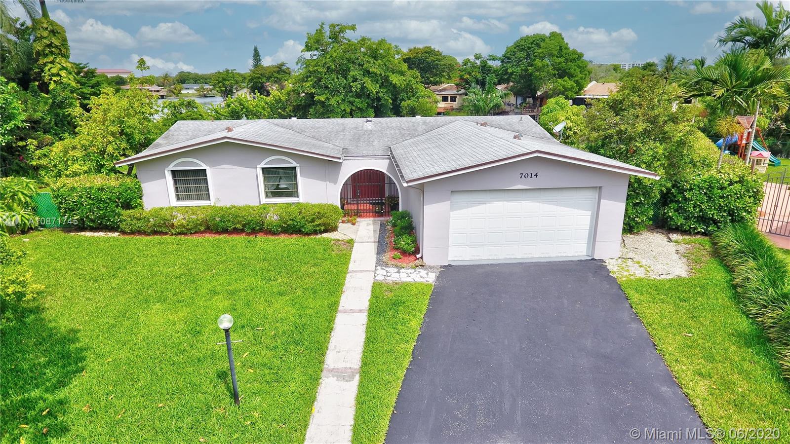 KENDALE LAKES NORTH SEC 4 - Residential