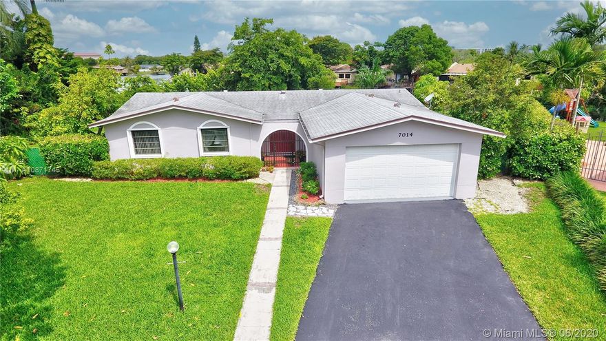 Impeccably maintained and remodeled family home in Kendale Lakes, with private dock and lake front views.  Clean and bright with tons of light and space for entertainment, including screened porch.  Oversized backyard lot with plenty of room for a pool, boasts many fruit trees for added privacy and gorgeous lake views from the private dock.  New roof, appliances and AC unit, ready to move!  Need 24 hour notice - do not bother residents.