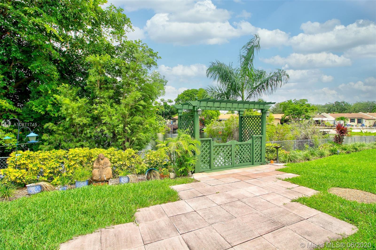 KENDALE LAKES NORTH SEC 4 - Residential