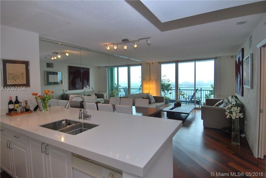 Gorgeous unfurnished 1 Bedroom unit facing the bay. Renovated kitchen and wooden floors throughout. Enjoy a full range of amenities including a newly upgraded swimming pool and tennis court.