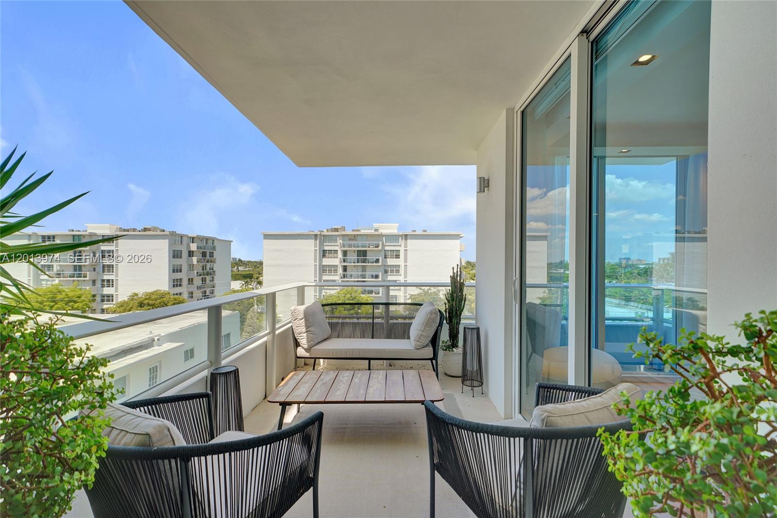 BAY HARBOUR ISLAND - Residential