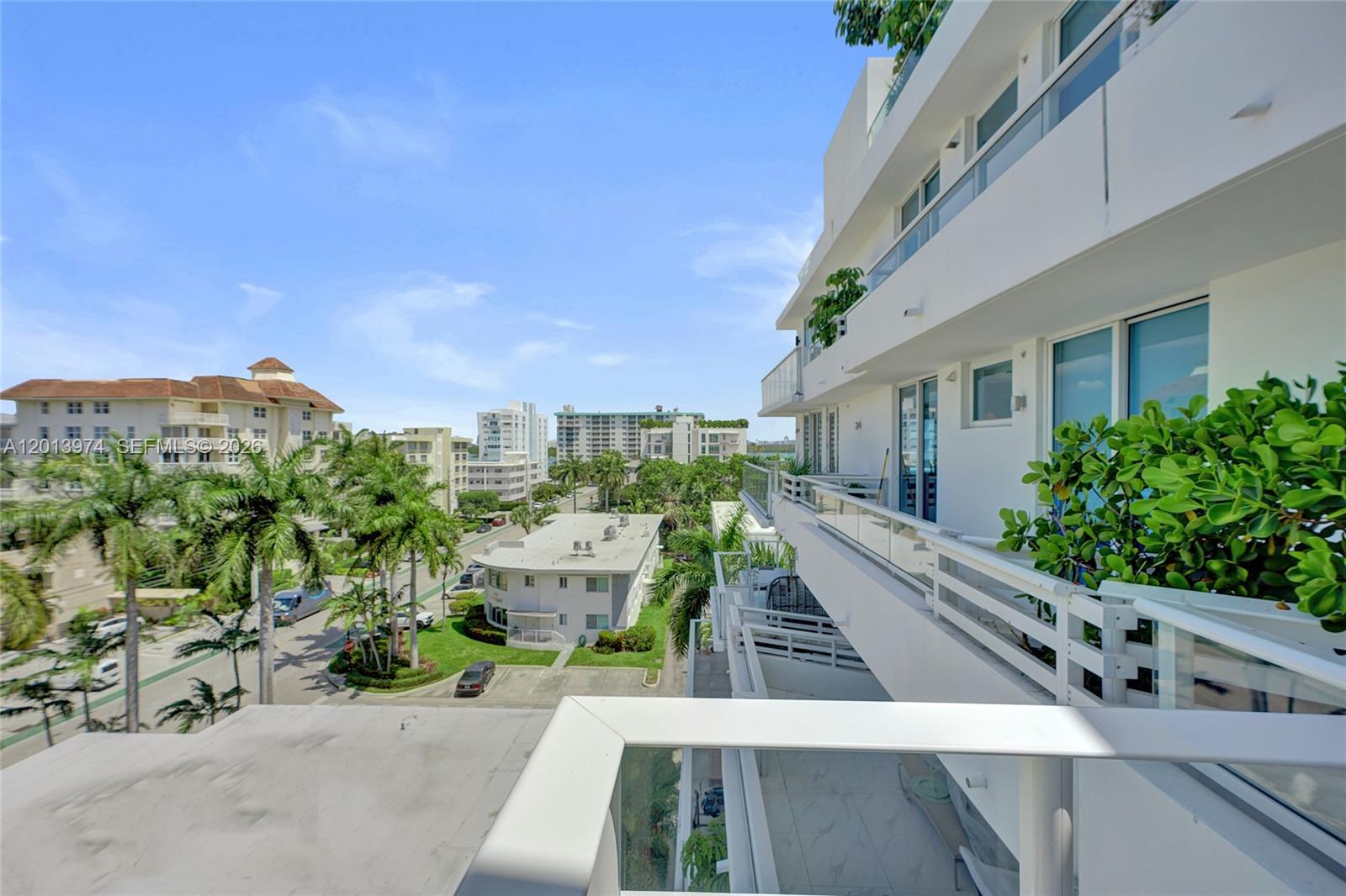 BAY HARBOUR ISLAND - Residential