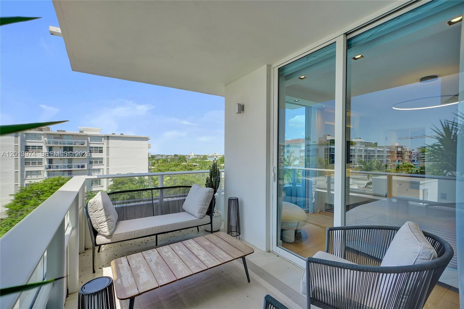 BAY HARBOUR ISLAND - Residential