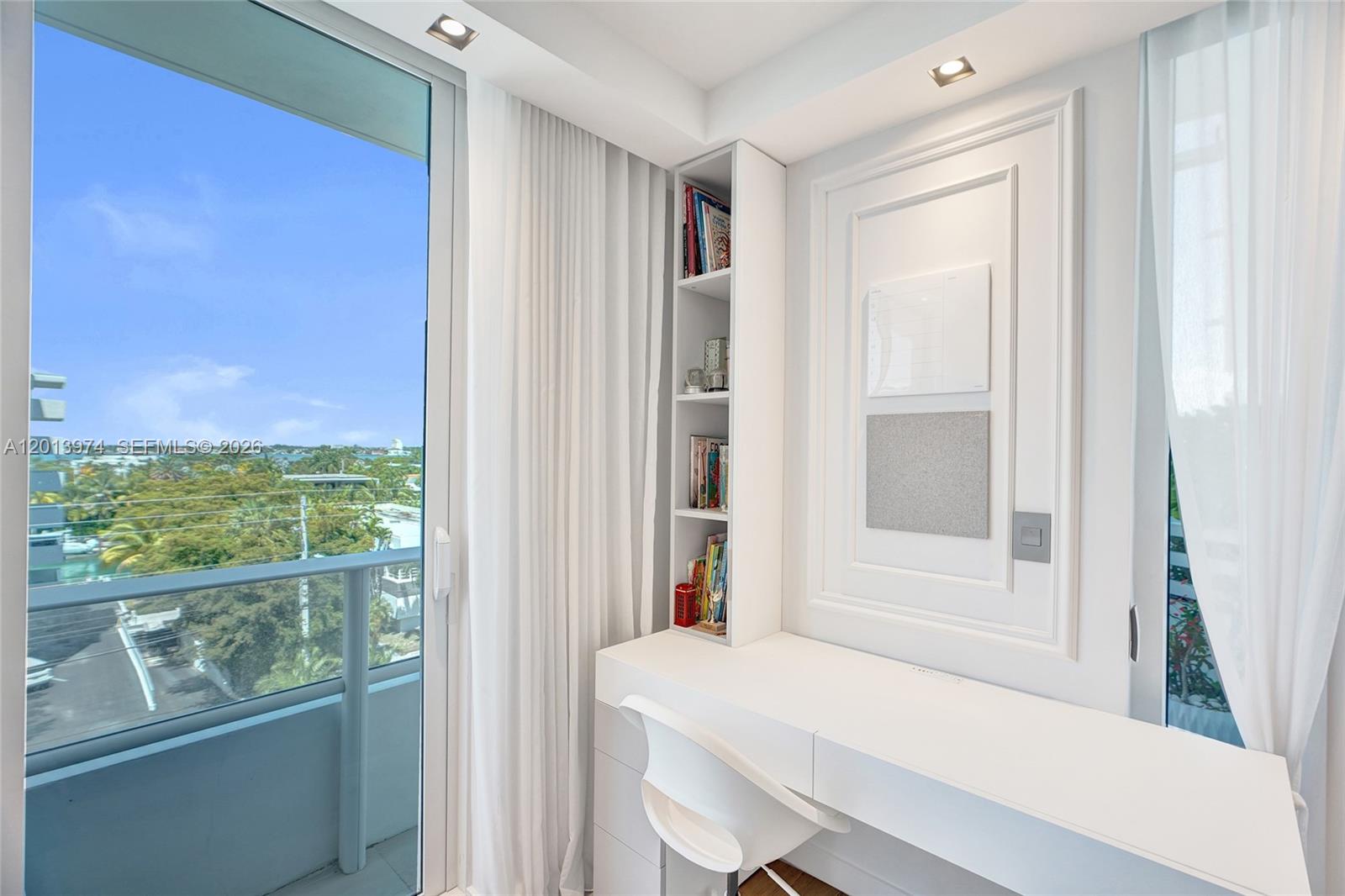BAY HARBOUR ISLAND - Residential