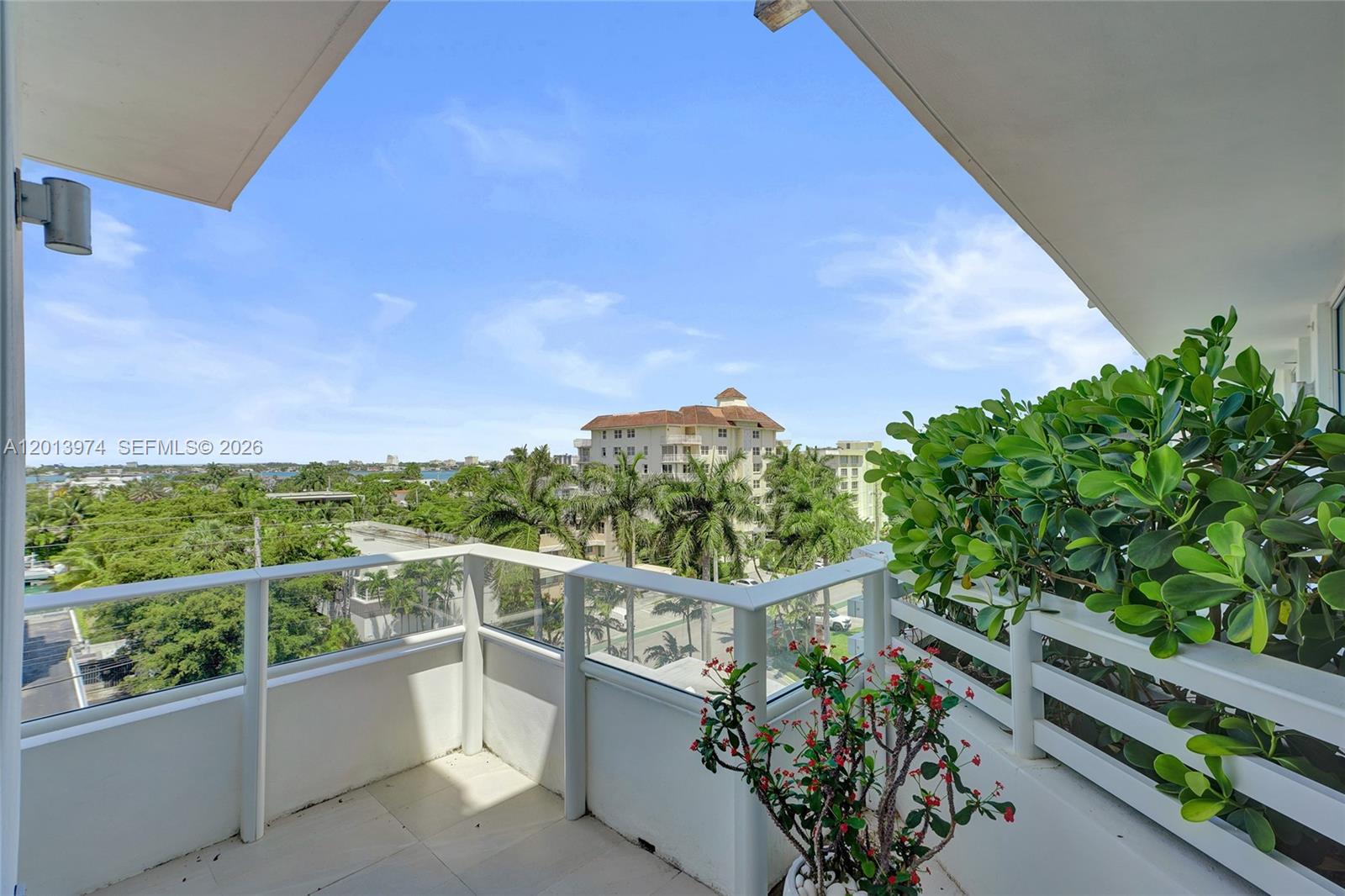 BAY HARBOUR ISLAND - Residential